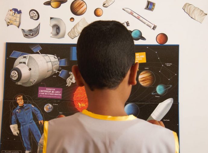 Enfant utilise son imagination
