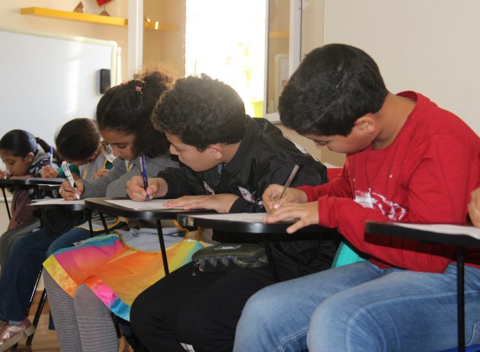 Des enfants apprennent au centre CKA