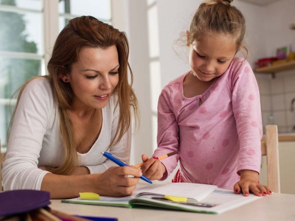 une maman avec son enfant